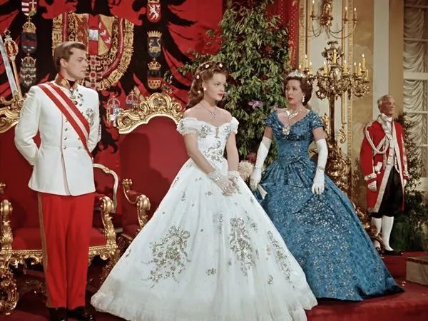 茜茜公主内衣_德媒盘点“茜茜公主”罗密·施奈德的10部最佳影片
