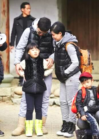 12岁女孩的内衣照片_12岁中国女孩疑在美国机场遭绑架嫌疑人照片曝光图(2)